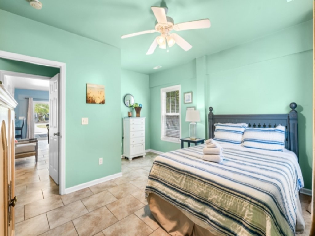 Atlantis Blue - Relaxing beach getaway home directly across the street from beach access! Vacation Rental in North Carolina - RedAwning