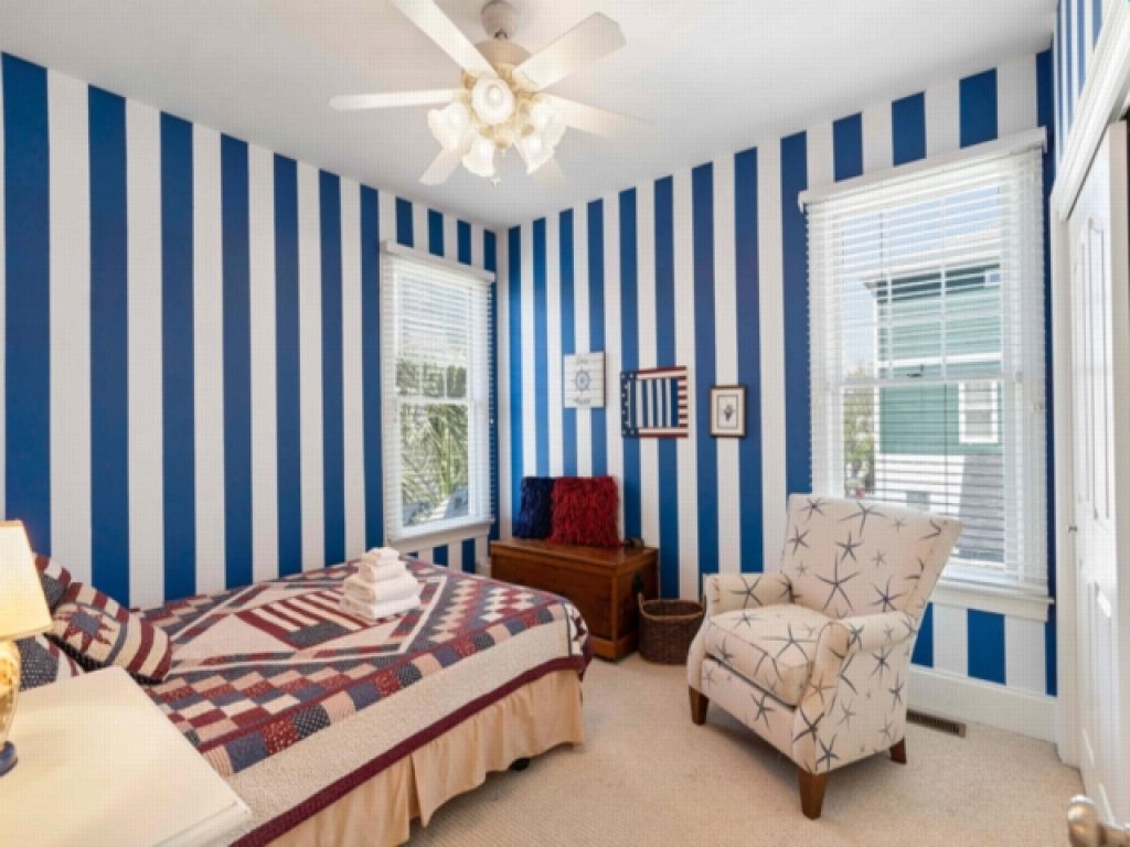 After Dune Delight - Relax and unwind in this fun and spacious 3 story home. Vacation Rental in North Carolina - RedAwning
