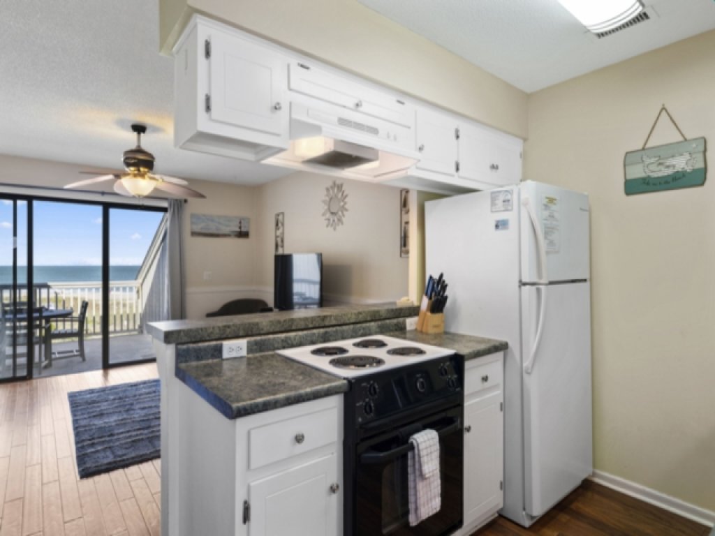 Pelican Perch - 3rd floor views of the ocean and marsh - perfect for wildlife viewing. Vacation Rental in North Carolina - RedAwning