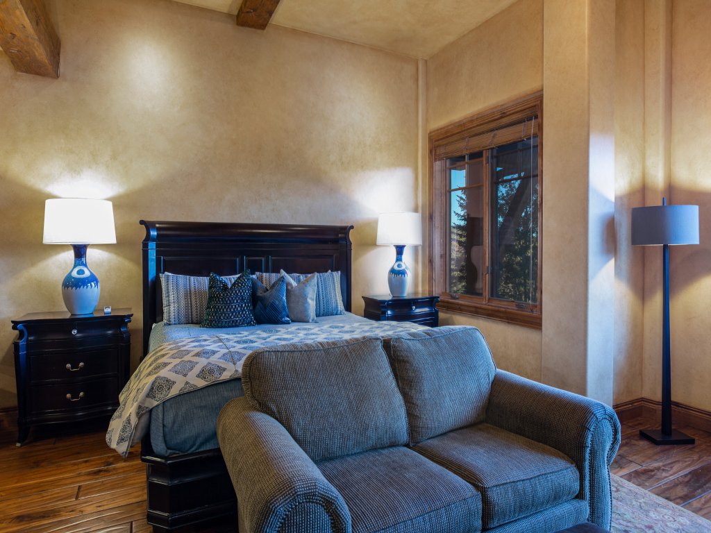 Grand Lodge - Studio #205 - Ski-in/ski-out Vacation Rental in Park City - RedAwning