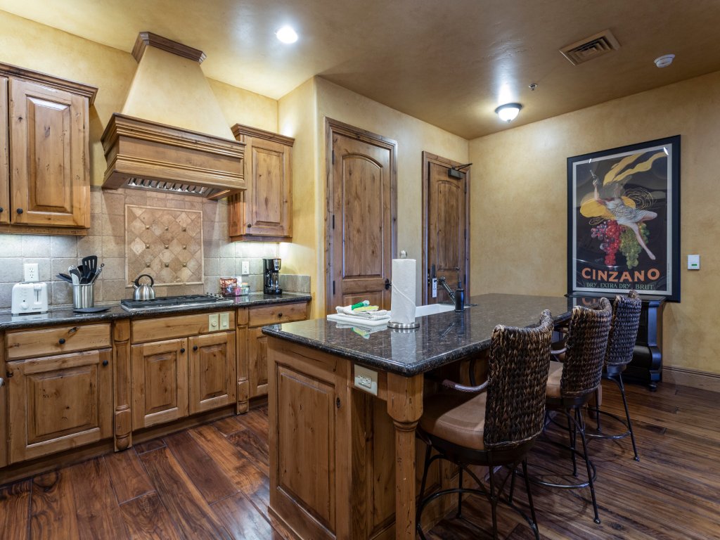 Grand Lodge - Studio #205 - Ski-in/ski-out Vacation Rental in Park City - RedAwning