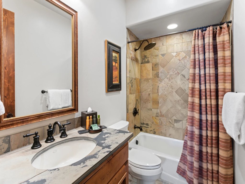 Grand Lodge - 3 Bedroom Deluxe #206 - Ski-in/out Vacation Rental in Park City - RedAwning