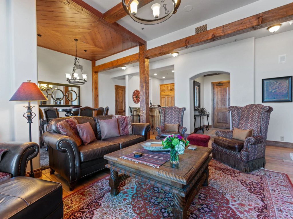 Grand Lodge - 3 Bedroom Deluxe #206 - Ski-in/out Vacation Rental in Park City - RedAwning