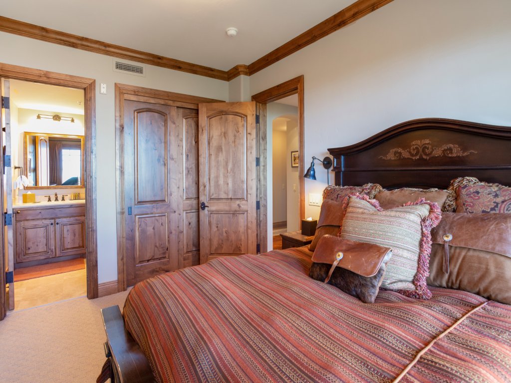 Grand Lodge - Three Bedroom #301 - Ski-in/ski-out Vacation Rental in Park City - RedAwning