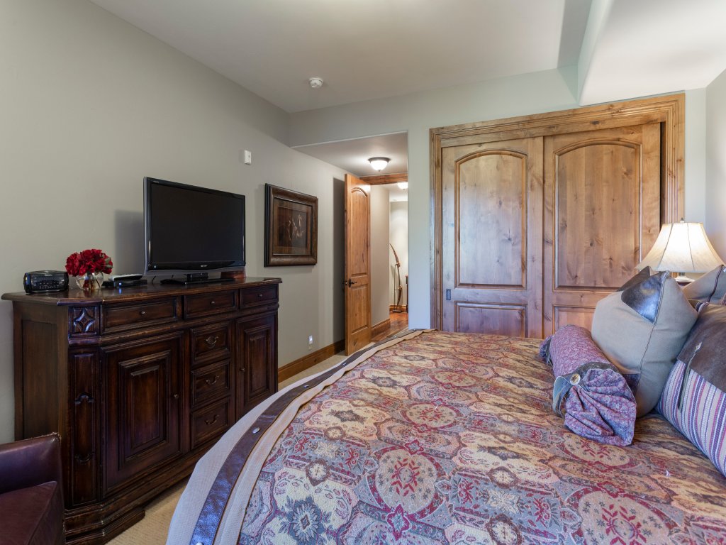 Grand Lodge - Three Bedroom #301 - Ski-in/ski-out Vacation Rental in Park City - RedAwning