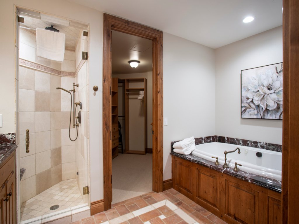 Grand Lodge - Five Bedroom #402 - Ski-in/ski-out Vacation Rental in Park City - RedAwning