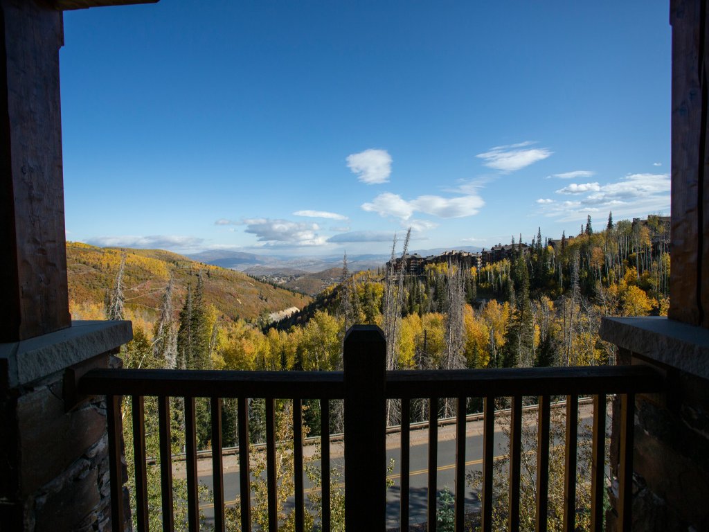 Grand Lodge - 3-Bedroom Deluxe #408 - Ski-in/out Vacation Rental in Park City - RedAwning