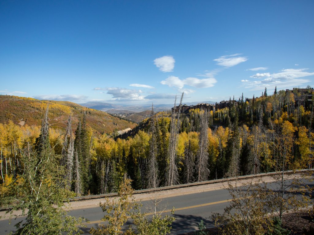 Grand Lodge - 3-Bedroom Deluxe #408 - Ski-in/out Vacation Rental in Park City - RedAwning