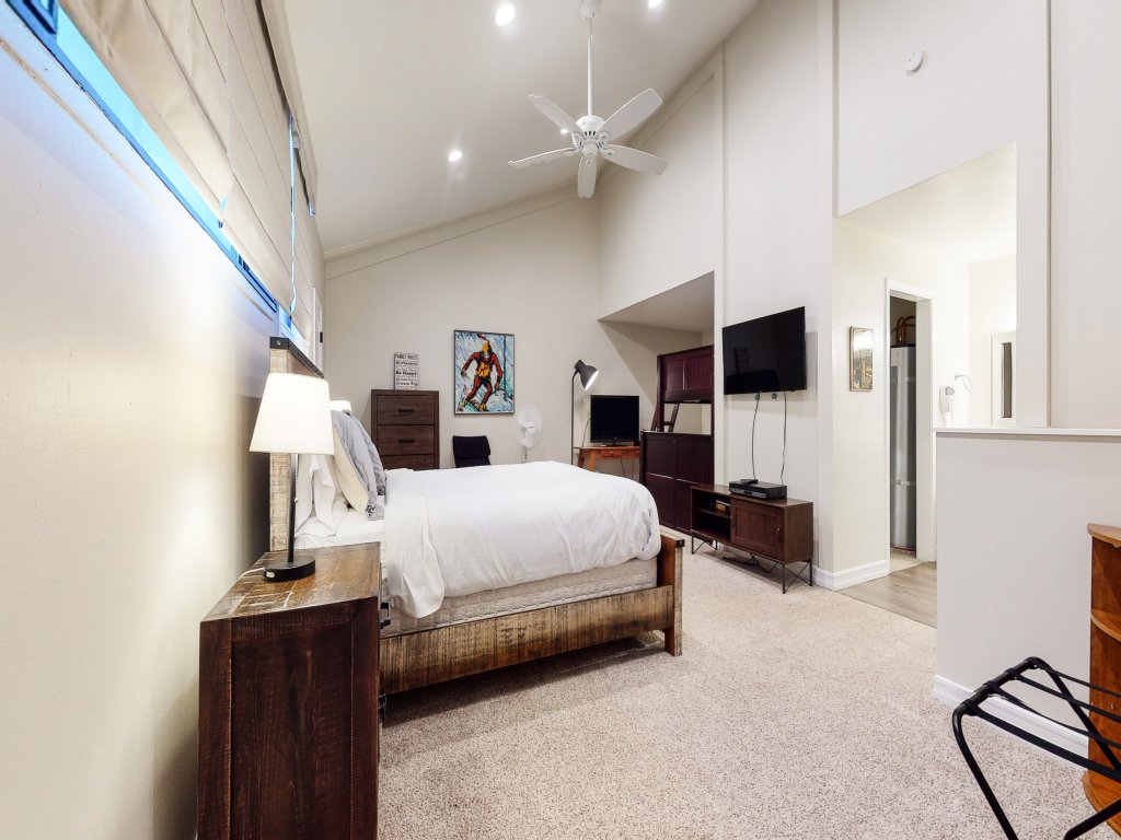 St. Anton 54 Steps to Canyon Lodge, Remodeled, Covered Parking Vacation Rental in Mammoth Lakes - RedAwning