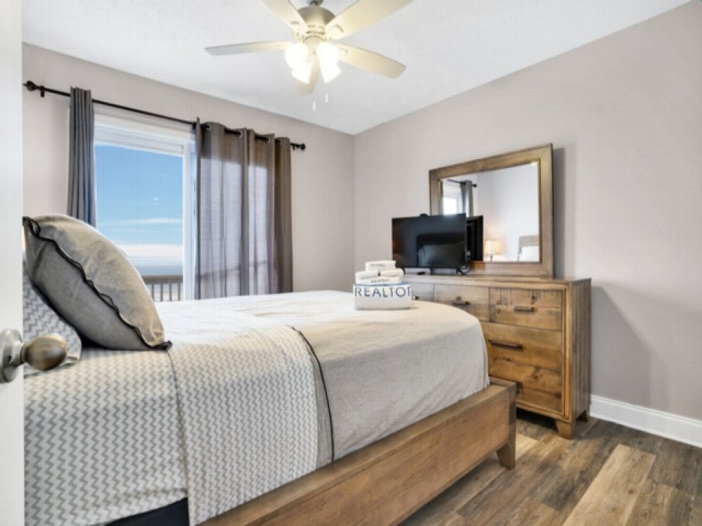 Sea Haven - OCEANFRONT!  Amazing master suite with a private oceanfront deck!  Recently renovated and perfect for the entire family Vacation Rental in North Carolina - RedAwning