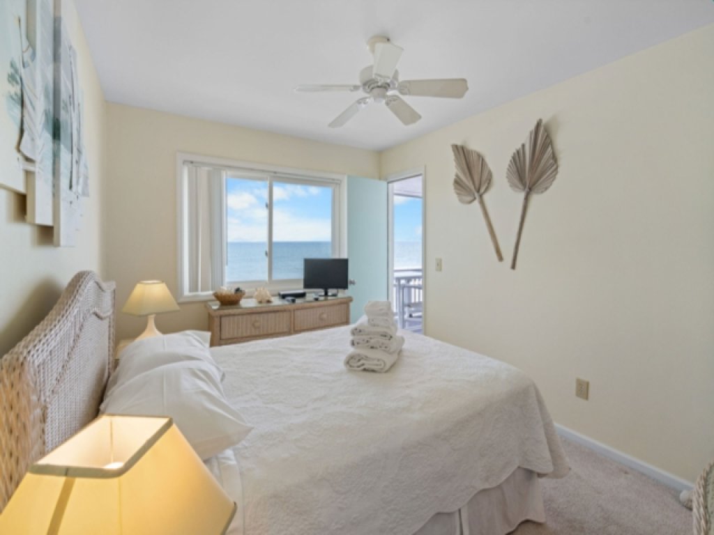 Ocean Breeze - Stunning Views - Oceanfront - 3rd floor - You deserve a beach vacation! Vacation Rental in North Carolina - RedAwning