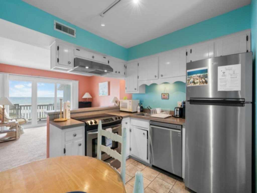 Ocean Breeze - Stunning Views - Oceanfront - 3rd floor - You deserve a beach vacation! Vacation Rental in North Carolina - RedAwning