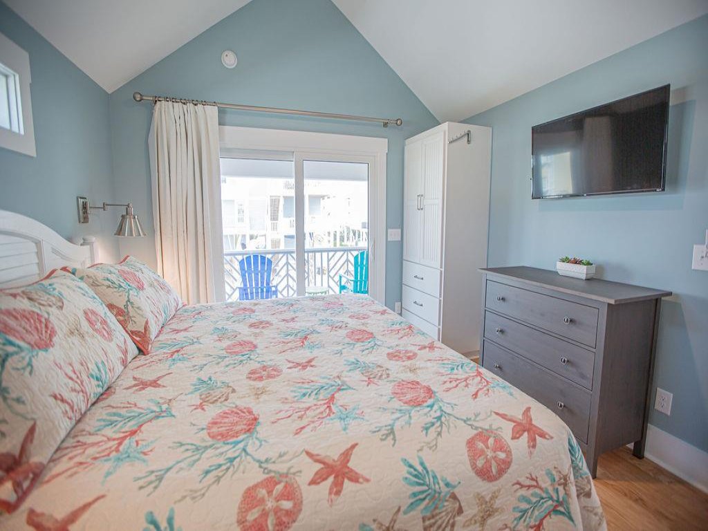 The Sandbox / 186 Ocean Blvd West Vacation Rental in Holden Beach - RedAwning