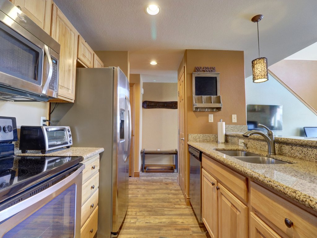 E8 Drake Landing 2Br Vacation Rental in Colorado - RedAwning