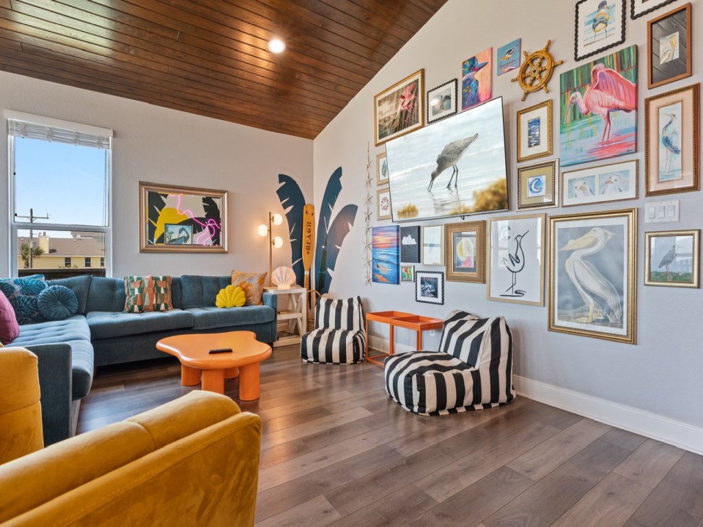 The Neon Moon Vacation Rental in Texas - RedAwning