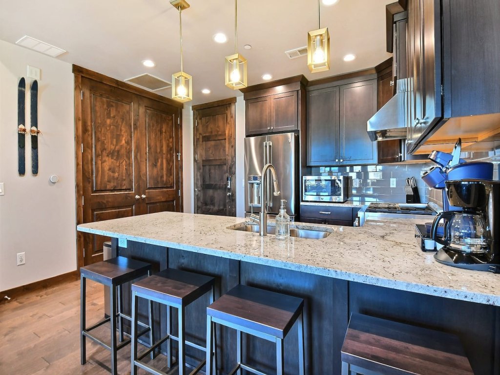 Blackstone Beauty 1C unbeatable walk to lift pool hot tub Vacation Rental in Park City - RedAwning