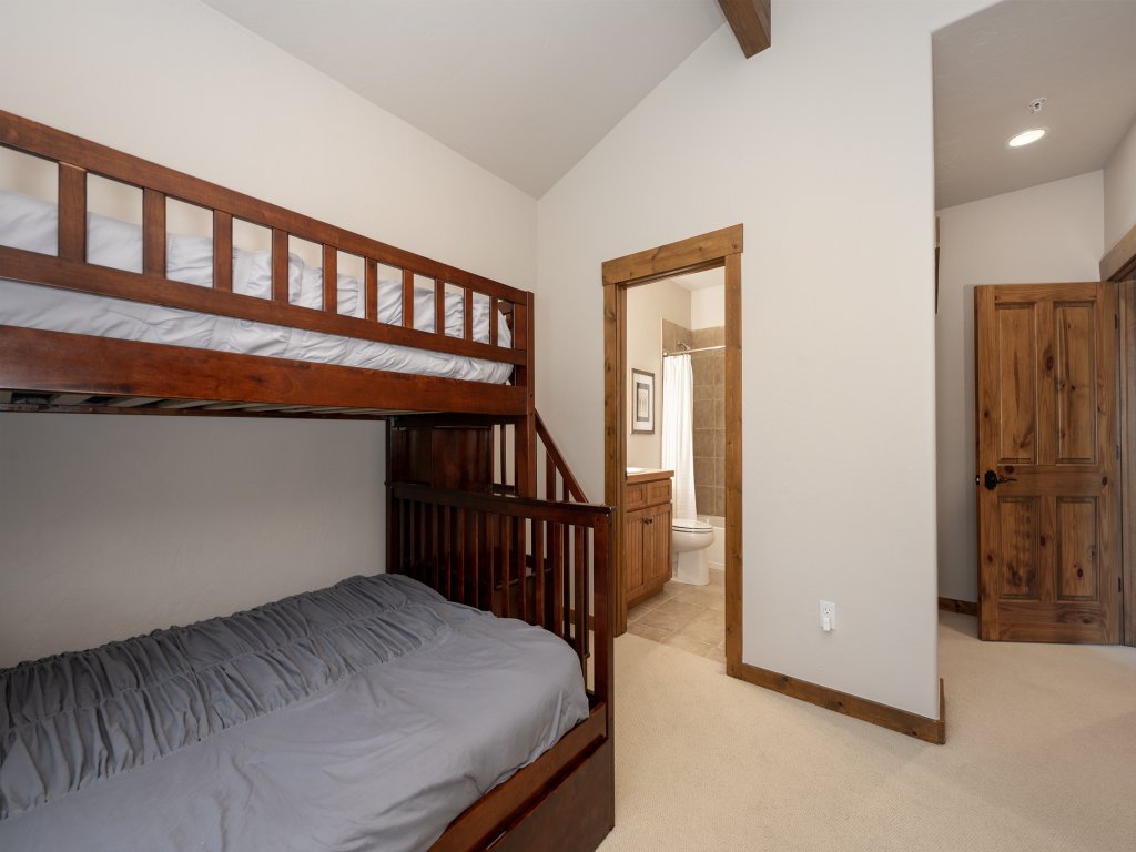 Bear Trail Vacation Rental in Winter Park - RedAwning