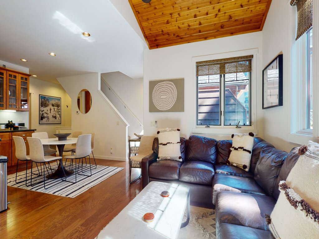 Grayfox 2 Pet-Friendly, 5-Star with Private Hot Tub, 2 Car Garage and Prime Location Vacation Rental in Mammoth Lakes - RedAwning