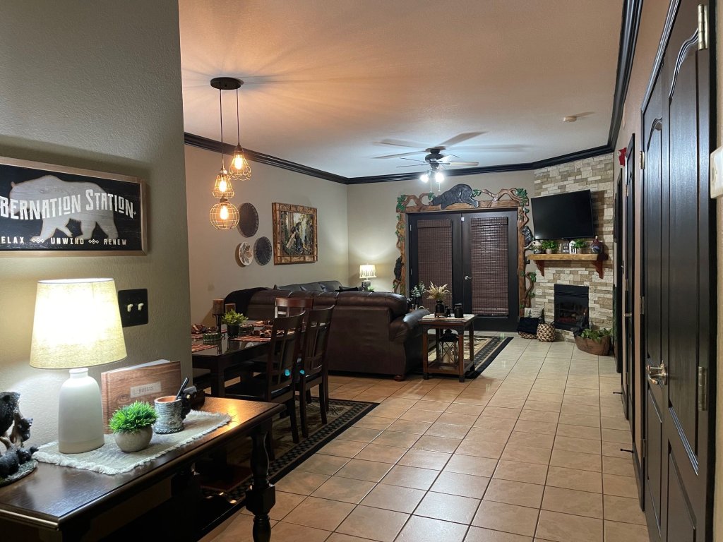 A Bear's Hibernation Vacation Rental in Pigeon Forge - RedAwning