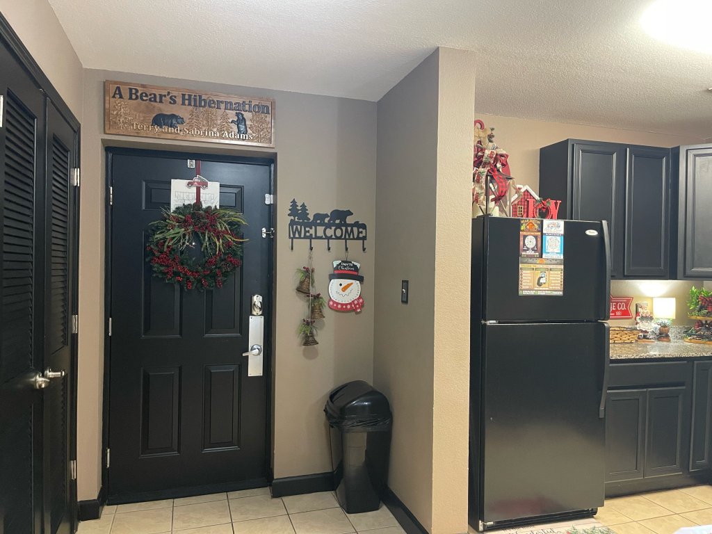 A Bear's Hibernation Vacation Rental in Pigeon Forge - RedAwning