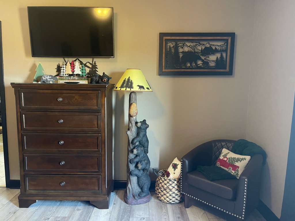 A Bear's Hibernation Vacation Rental in Pigeon Forge - RedAwning