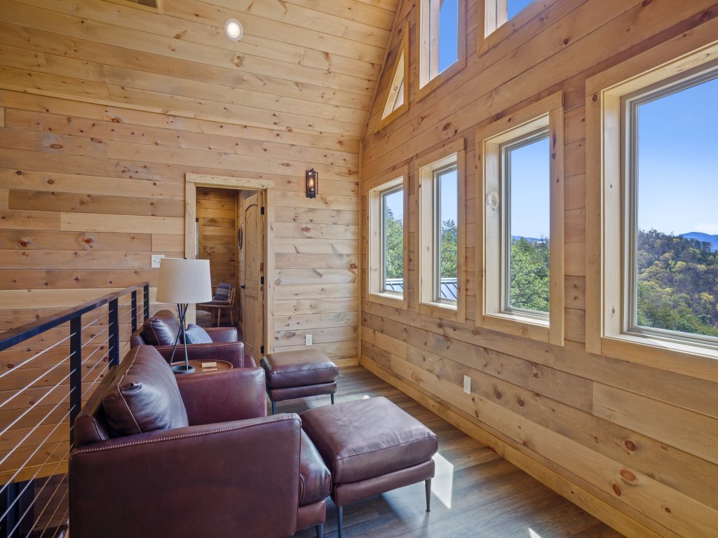 The Hidden Owl Mountain Lodge Vacation Rental in Sevierville - RedAwning