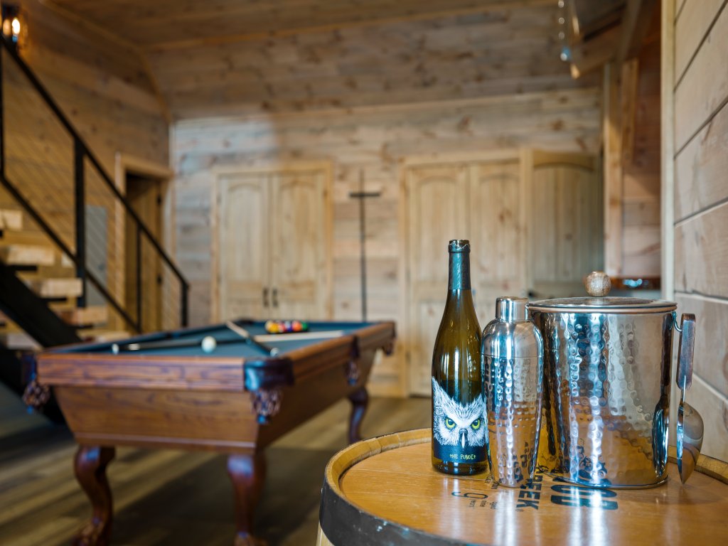 The Hidden Owl Mountain Lodge Vacation Rental in Sevierville - RedAwning