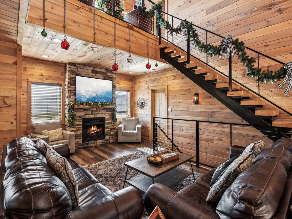 The Hidden Owl Mountain Lodge Vacation Rental in Sevierville - RedAwning