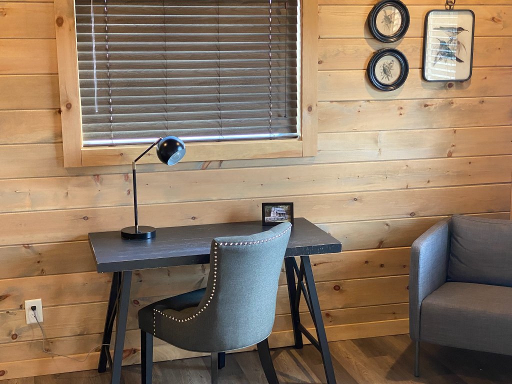 The Hidden Owl Mountain Lodge Vacation Rental in Sevierville - RedAwning