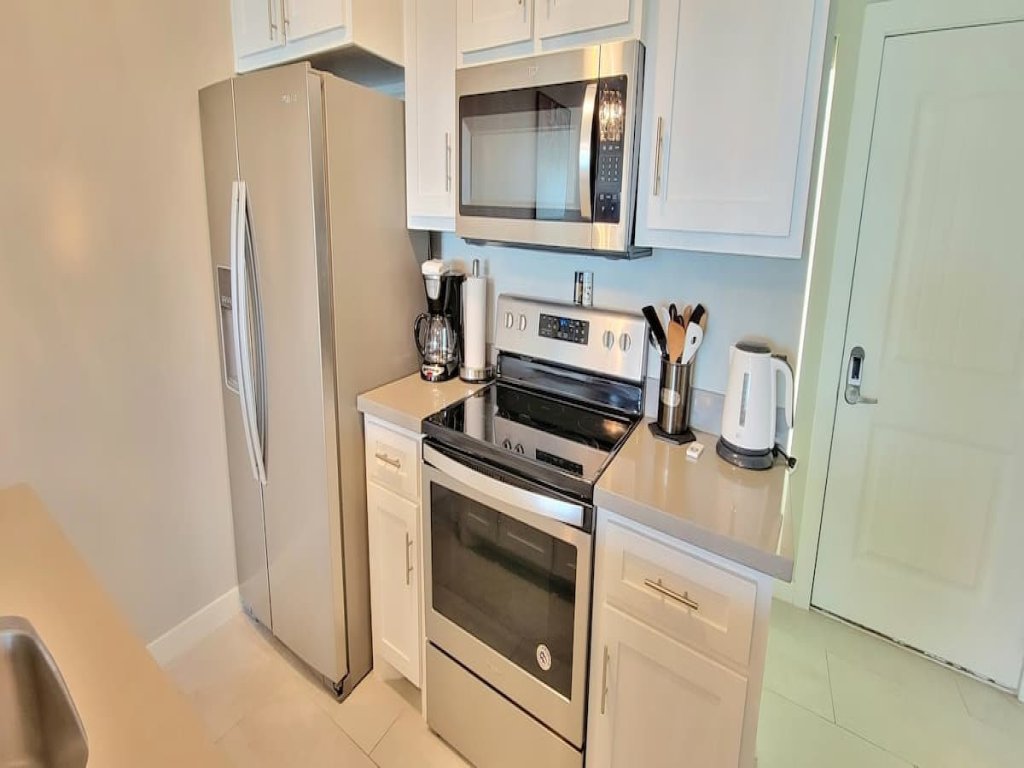 Fisherman Paradise - Luxury Waterfront Bungalow Vacation Rental in Port Isabel - RedAwning
