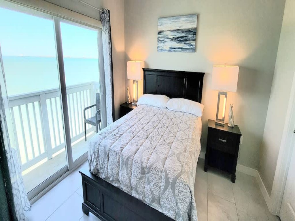 Fisherman Paradise - Luxury Waterfront Bungalow Vacation Rental in Port Isabel - RedAwning