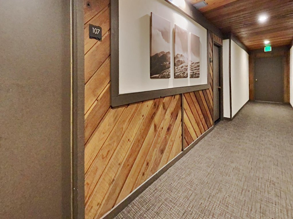 Boutique Complex Steps Away from Mammoth! Hike, Mountain Bike, Free WiFi and Free Parking! (Snowbird 107) Vacation Rental in Mammoth Lakes - RedAwning