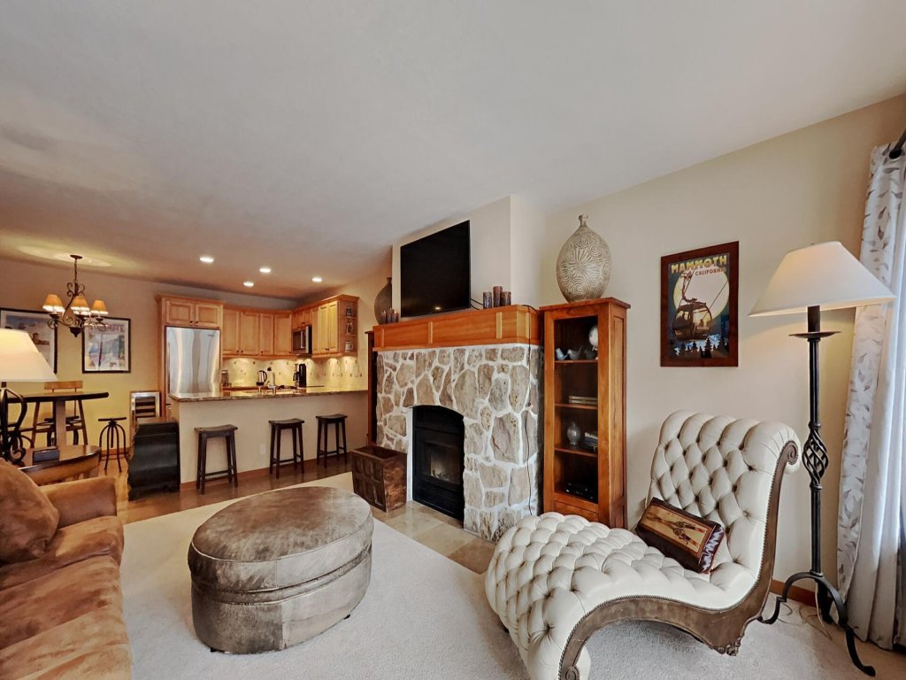Boutique Complex Steps Away from Mammoth! Hike, Mountain Bike, Free WiFi and Free Parking! (Snowbird 107) Vacation Rental in Mammoth Lakes - RedAwning