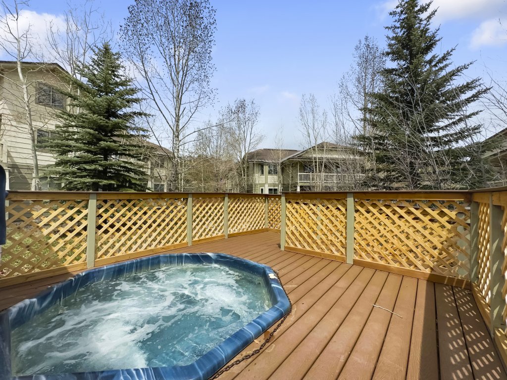 201 Point Dr 2Br 2Ba Vacation Rental in Colorado - RedAwning