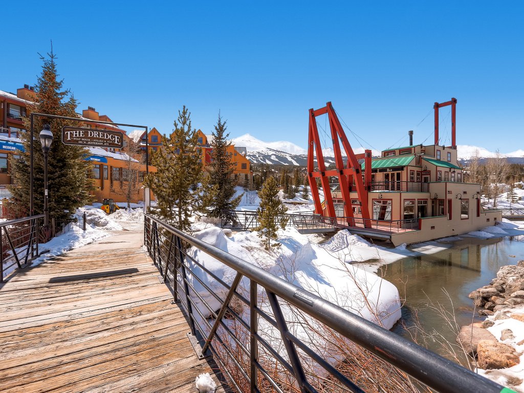 The Powder Chalet Vacation Rental in Breckenridge - RedAwning