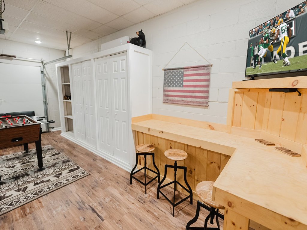 Cove Mountain Rest Vacation Rental in Sevierville - RedAwning
