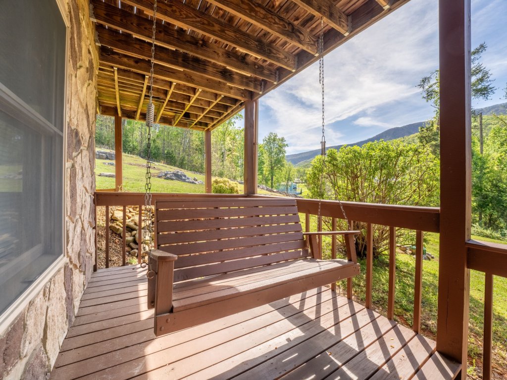 Cove Mountain Rest Vacation Rental in Sevierville - RedAwning