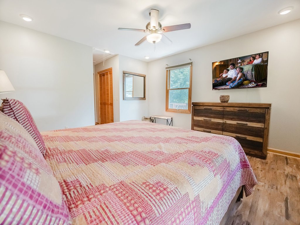 Cove Mountain Rest Vacation Rental in Sevierville - RedAwning