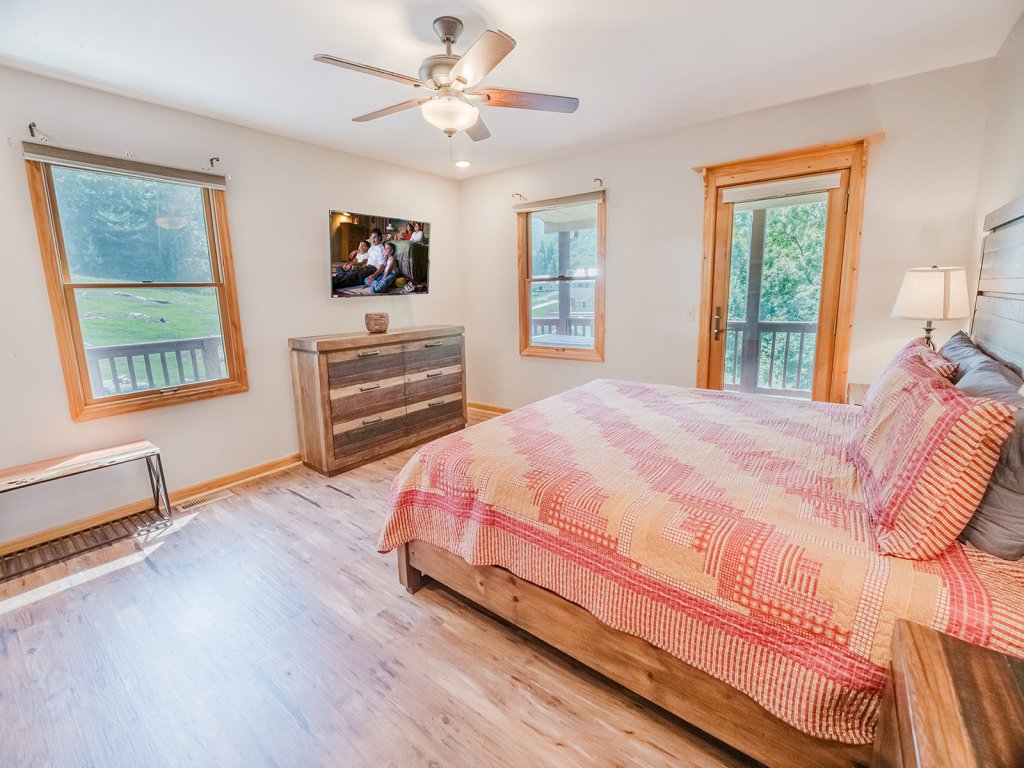 Cove Mountain Rest Vacation Rental in Sevierville - RedAwning