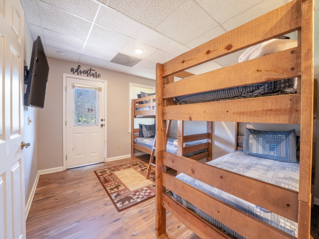 Cove Mountain Rest Vacation Rental in Sevierville - RedAwning