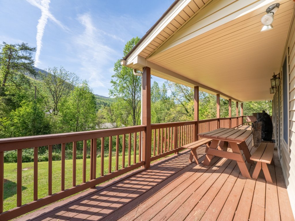 Cove Mountain Rest Vacation Rental in Sevierville - RedAwning