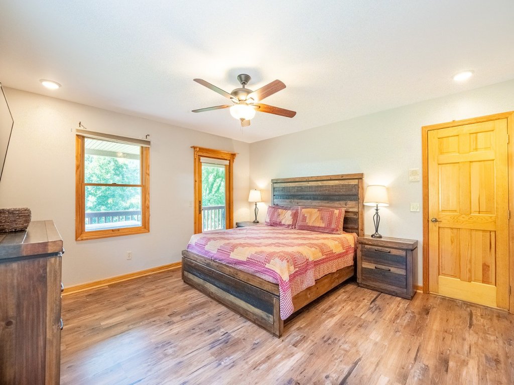 Cove Mountain Rest Vacation Rental in Sevierville - RedAwning