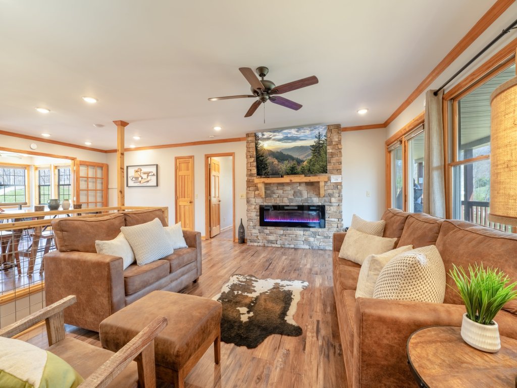Cove Mountain Rest Vacation Rental in Sevierville - RedAwning
