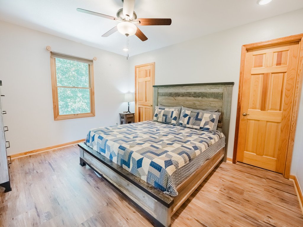 Cove Mountain Rest Vacation Rental in Sevierville - RedAwning