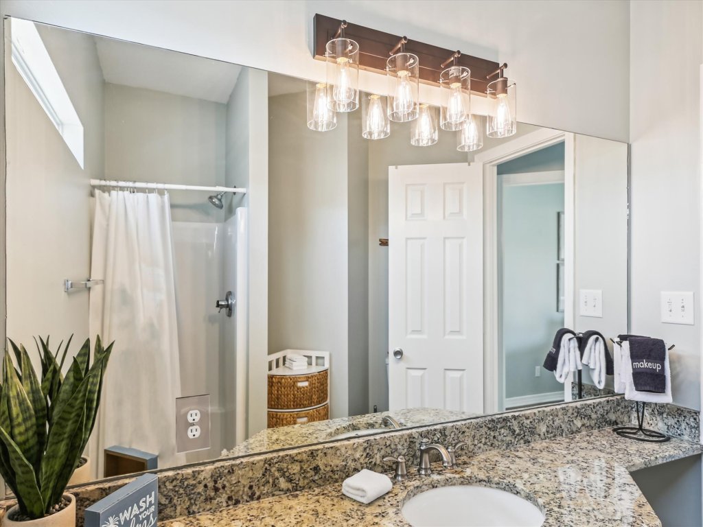 SPC 9232 is a Beautiful recently upgraded 2 BR with Free Beach Service Vacation Rental in Destin - RedAwning