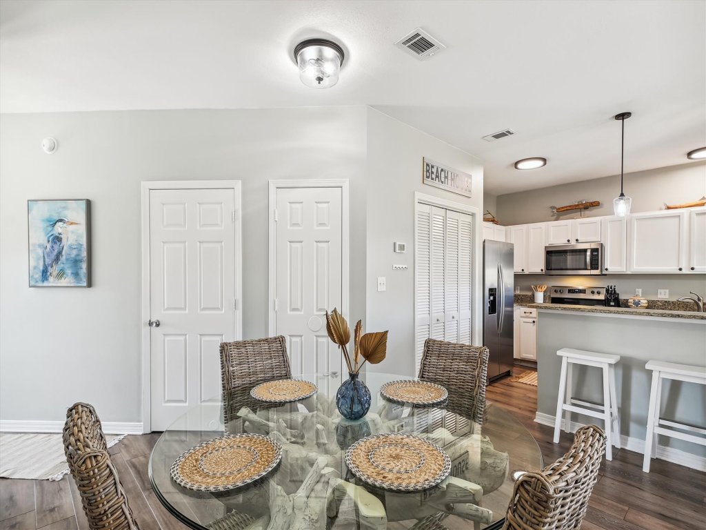 SPC 9232 is a Beautiful recently upgraded 2 BR with Free Beach Service Vacation Rental in Destin - RedAwning