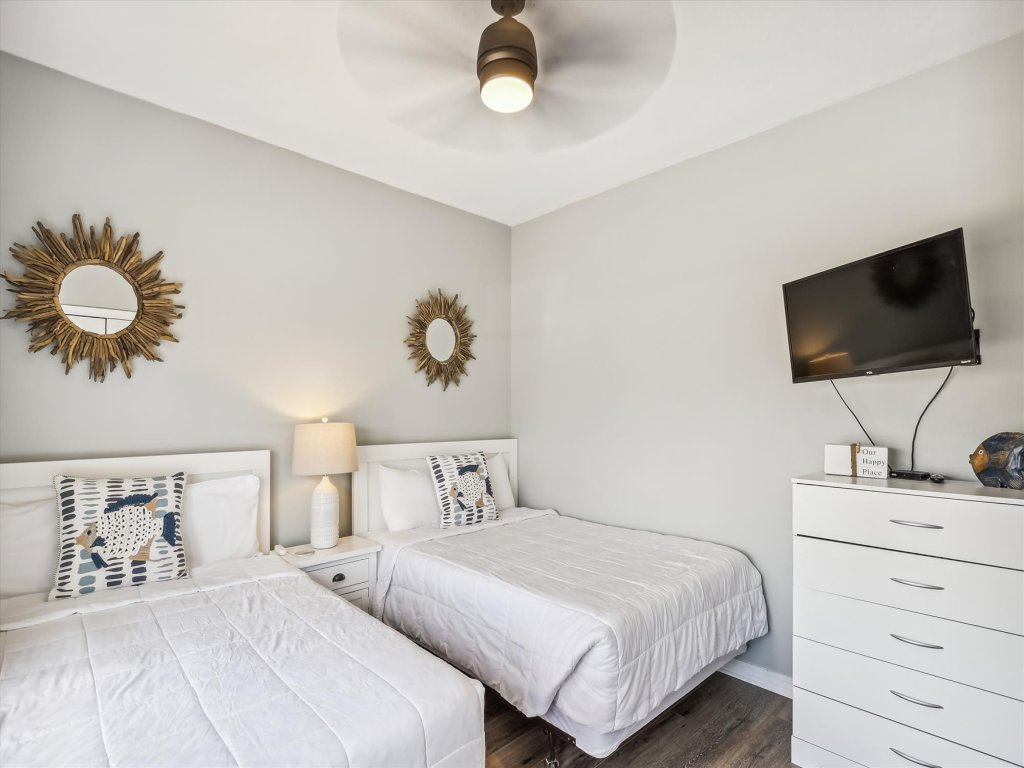SPC 9232 is a Beautiful recently upgraded 2 BR with Free Beach Service Vacation Rental in Destin - RedAwning