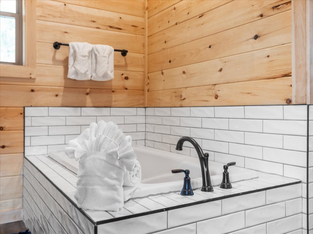 Stargazer Chalet Vacation Rental in Sevierville - RedAwning