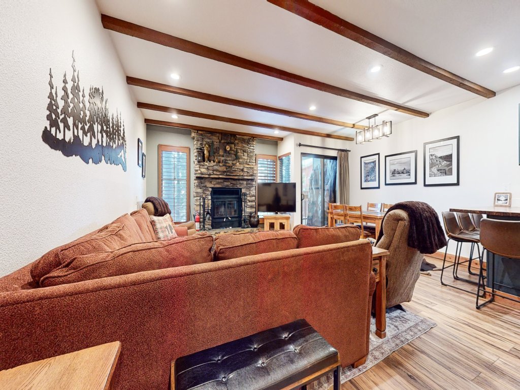 Val D'Isere #32 Vacation Rental in Mammoth Lakes - RedAwning