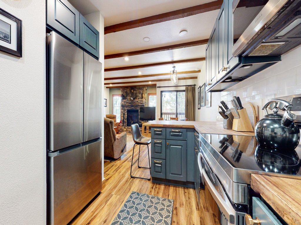 Val D'Isere #32 Vacation Rental in Mammoth Lakes - RedAwning